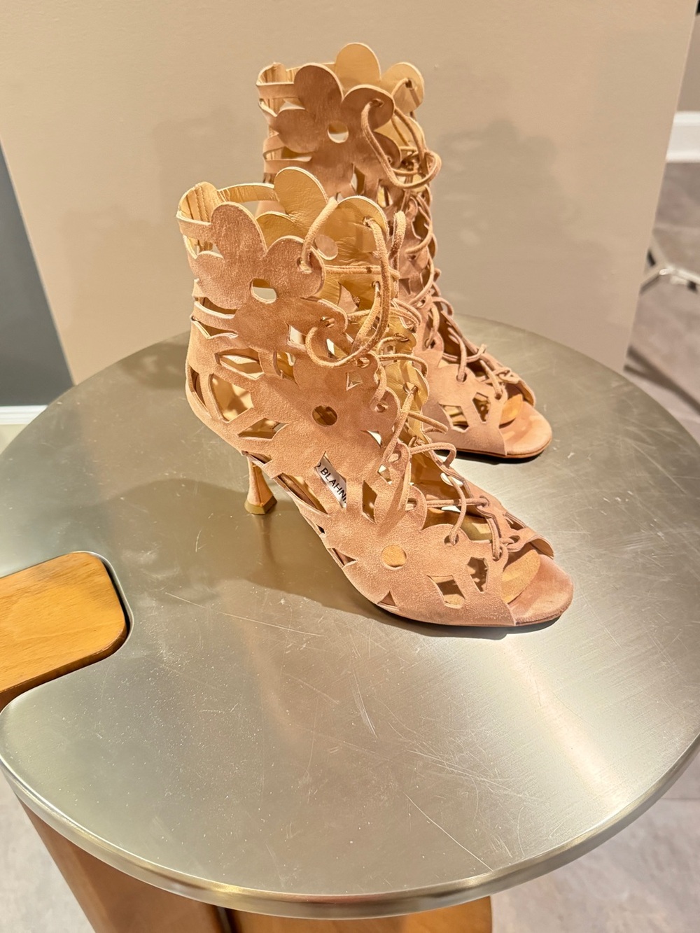 Manolo Blahnik Kahikalow Nude Suede Shoes – Size 37.5